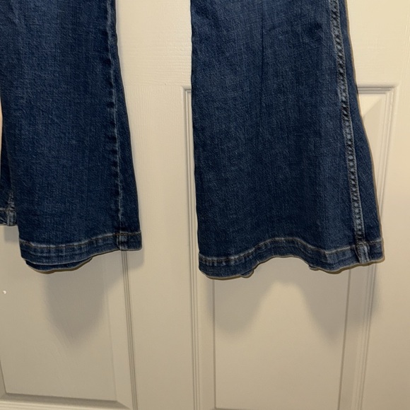 WRANGLER RETRO WOMEN'S MEDIUM WASH HIGH RISE FLARE PATCH POCKET VICTORIA JEANS - Picture 7 of 10